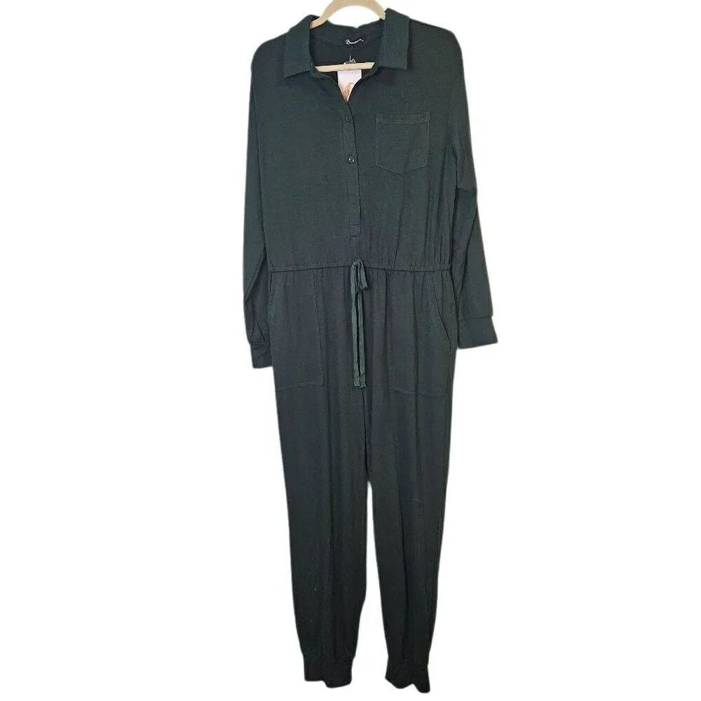 Pretty Garden dark green jumpsuit. Size XL. NWT.